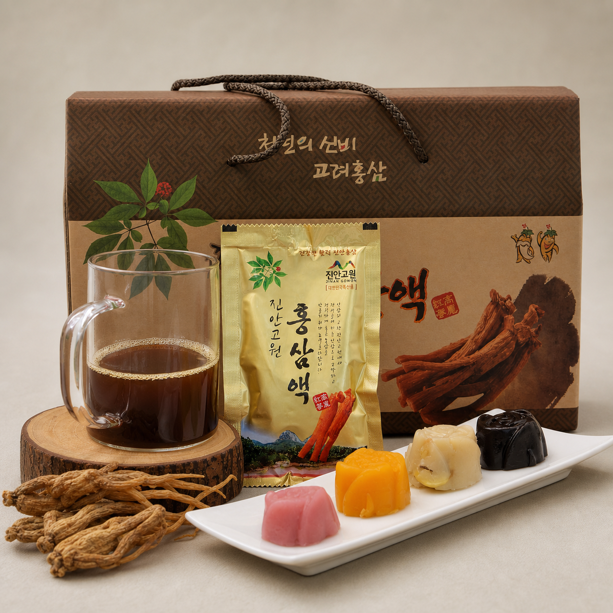 촬영 배경을 정돈한 부귀 6년근 홍삼액 상자와 파우치, 잔에 따른 홍삼액